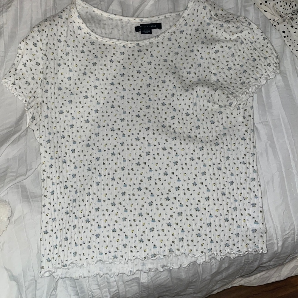 White with blue and yellow flowers stretchy shirt